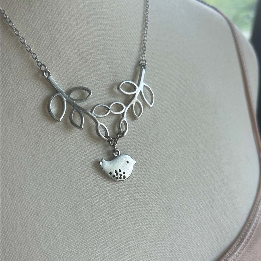 Elegant Silver Bird Necklace - Picture 2 of 3